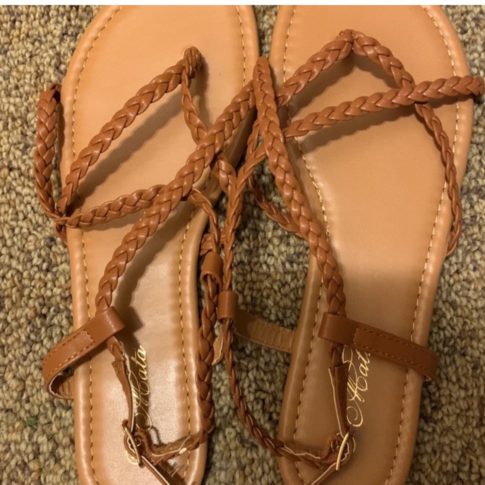 Brand new Mata Brown 7.5 Fashion Sandal (NEW)
